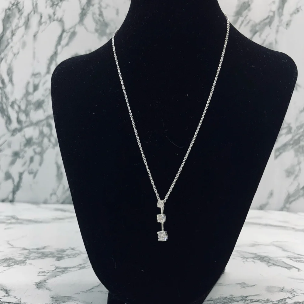 Elegant Silver Necklace with Crystal Accents